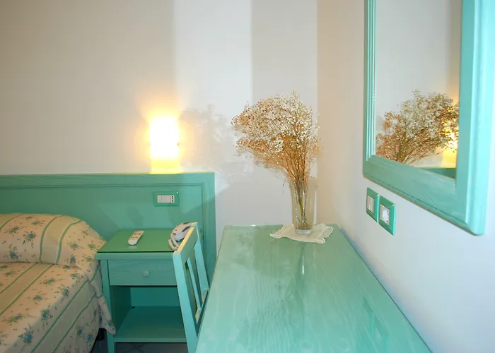 Alojamento de Acomodação e Pequeno-almoço La Vispa Teresa Ísquia